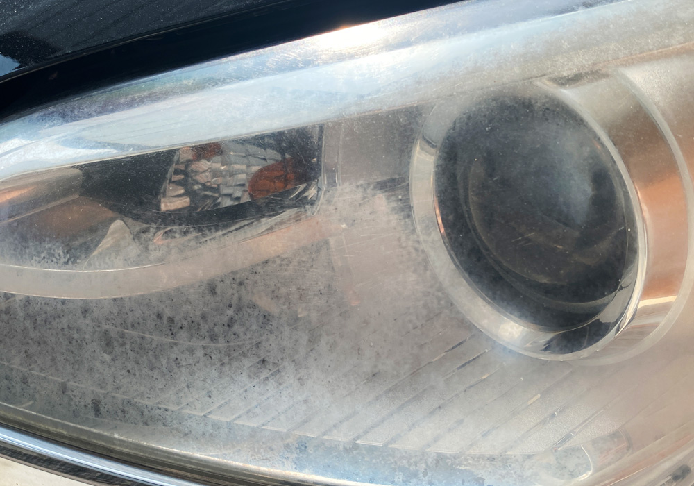 新車の輝きを蘇らせるヘッドライトリペア