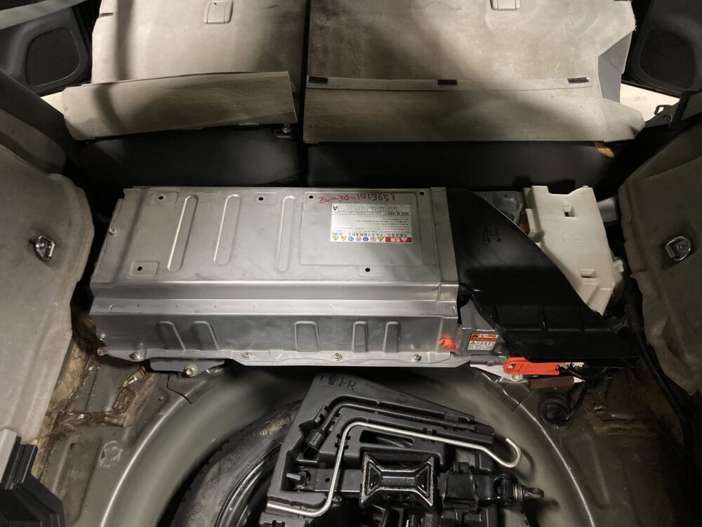 トヨタ・プリウス　ハイブリッドバッテリー交換